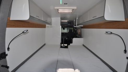Fully equipped 2-person Renault camper van with bed up to 175 x 205 cm