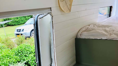 Jacky – Hip and fully equipped camper bus!