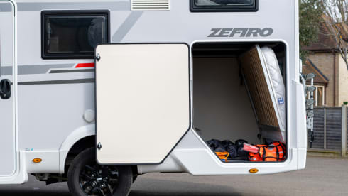 VEU – Large 6 Berth Motorhome | Air Conditioned | WiFi | Spacious 