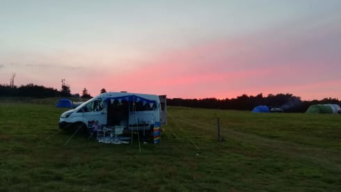 DUSTY – FORD TRANSIT CUSTOM HIGH TOP - UP TO 5 BERTH