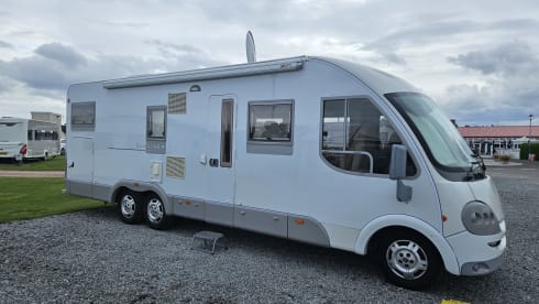 Blessy – 4 berth Knaus Luxury Motorhome
