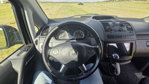 Blacky – Mercedes- Benz Vito Camper 5-Pers. "Blacky" | Automaat & Airco | Euro 5