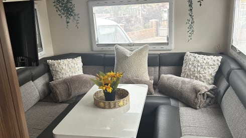 VanGough – 6 berth Fiat alcove from 2019