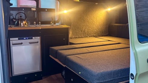 AGA Campervans – Camper Ford a 3 posti letto del 2018