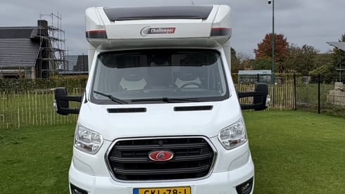 Ford Challenger 6 persoons, stapelbedden en hefbed