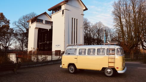 John Lemon – 5p Volkswagen bus from 1984
