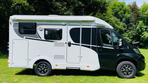 Comfort 5.9 – Carado Semi-Integral 2-4 persons Compact