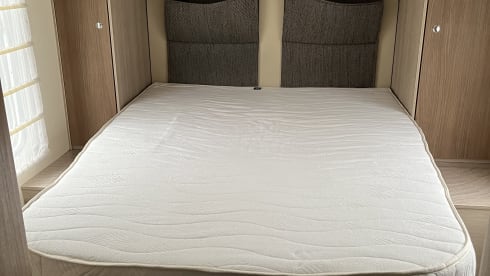 4p Bürstner 160 hp semi-integrated (2013)