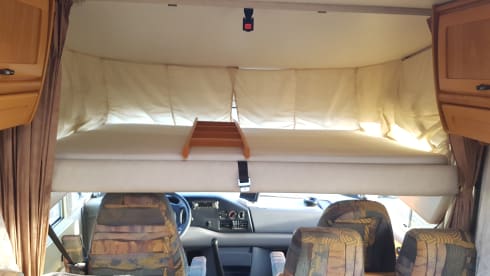 Spacious 4-5 person Hymer (very suitable for young families)