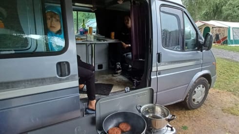 4p Ford campervan uit 1998