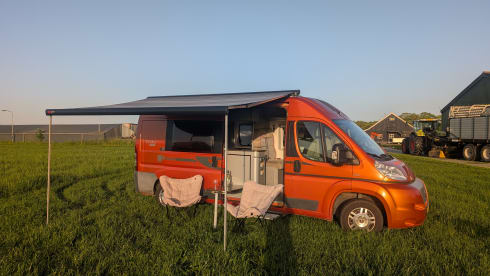 Adriaatje – Adria Mobil Wohnmobil für 2 Personen aus dem Jahr 2011