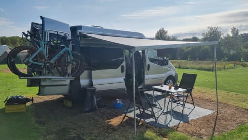 Compact but very complete camper bus 2 persons