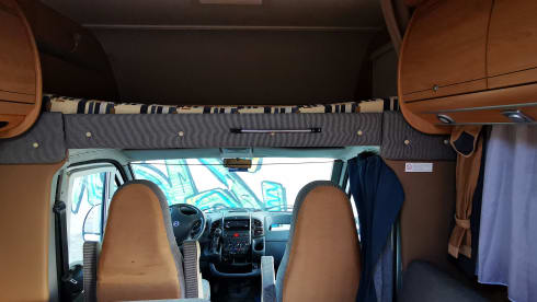 Burstner – Camper with a double bed and two singles to get around Sardinia