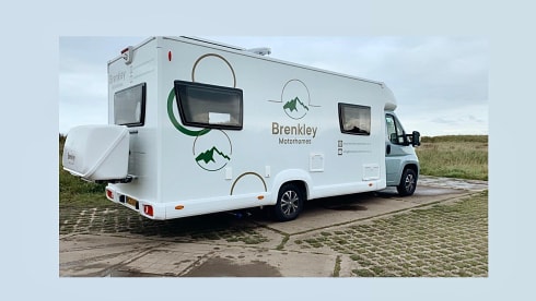 Eddie – Luxus-Wohnmobilvermietung, alles inklusive - 6 Schlafplätze, 6 Sicherheitsgurte!