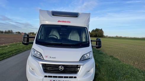 Mali the Moho – 4 berth Dethleffs semi-integrated from 2021