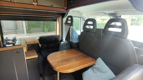2p Citroën bus uit 2018