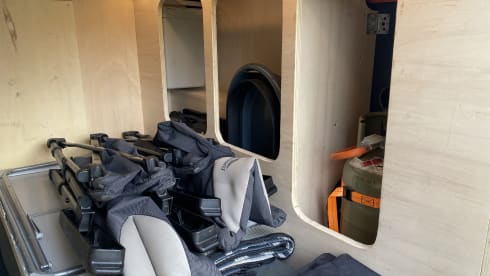 Otis – Super cozy self-build camper