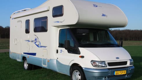 Blucamp Sky 400 - Cozy family camper with 7 places to sleep!