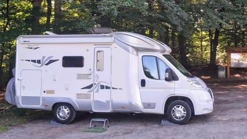 Very neat 6m camper for 3 people. Compact yet spacious!