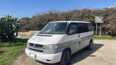 Mustaches – Camp'In Box Volkswagen T4