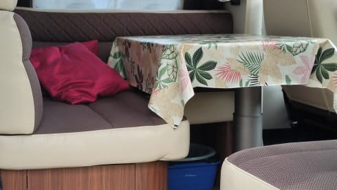 La Dulce Vida – Beautiful Adria Coral 670 platinum semi-integrated from 2017