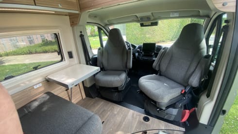 Hymer Grand Canyon mit aufklappbarem Dach für 4 Personen
