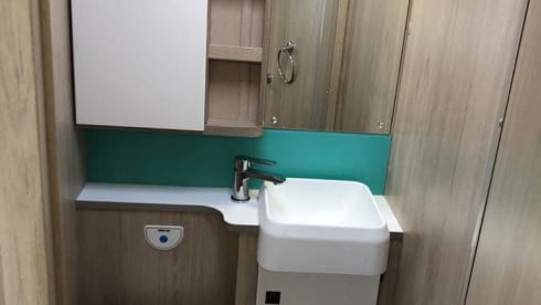 F74 2022 – 4 berth Autotrail semi-integrated from 2022