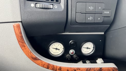 Sjors – Fiat Ducato Dethleffs Queens bed