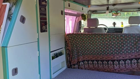 Jente – 4p Westfalia T4 campervan with lifting roof