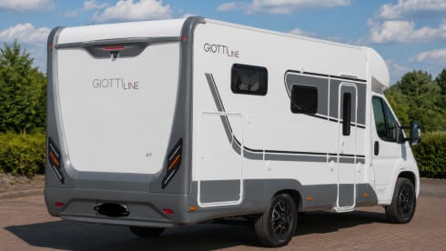 Harry – Camper lussuoso e spazioso, modello 2021 | ideale per 4-5 persone