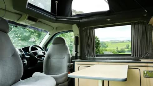 Cedric – T5 Campervan with Pop-Top, Rocknroll bed and Swivel Seats