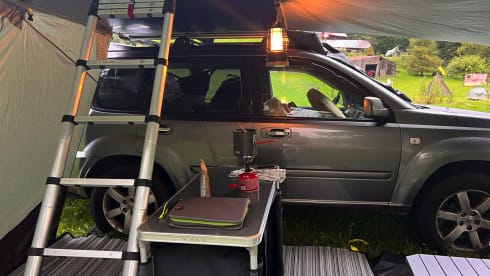 Adventurous 4x4 with roof tent (2P)
