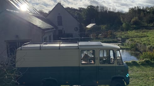 Columbuz  – Cool old Red Cross bus from 1985