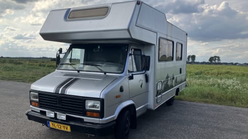 Spacious Peugeot alcove camper