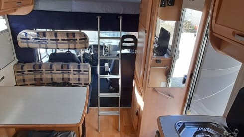 6-seater overcab McLouis Lagan 411