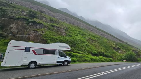 Earth Roamer – 6 berth Ford alcove from 2019