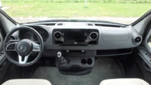 Integral very spacious camper Mercedes Burstner 2020