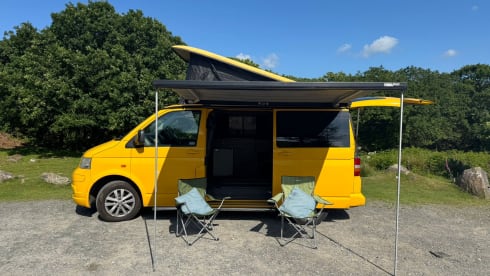 Sunshine Daisy – 4 berth Volkswagen campervan from 2006