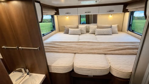 Bürstner 710g Plus | Luxus & Qualität | Elektrisch verstellbares Bett