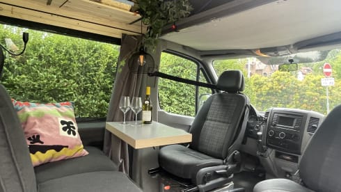 Beautifully spacious 2-4 person Bus camper Sprinter 2015