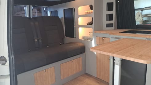 Cornelus  – 4-seater Volkswagen bus from 2017