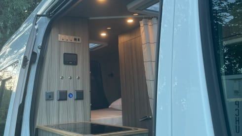 2p Mercedes-Benz campervan uit 2016