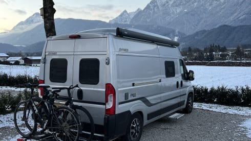 Freeda – Luxury off-grid Hymer (4p) roof tent