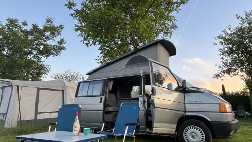 Mr. Grey –  Volkswagen Westfalia Wohnmobil (4 Personen)