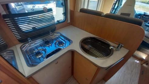 Mileo 235 – 4p Benimar semi-integrated from 2011