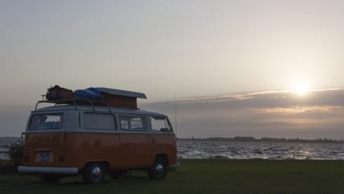 Maxima – A moment back in time with a Volkswagen T2 - Completely restored!