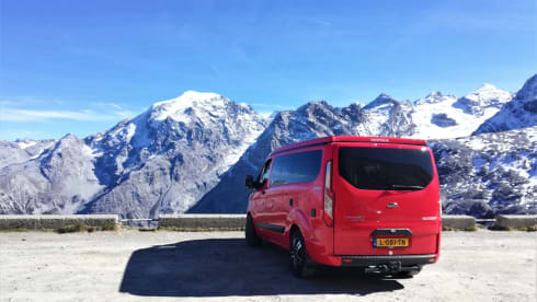 Ford Nugget uit 2021 – Travel in Red