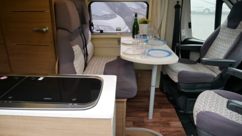 McLouis 5 Menfys Silverline, Sleep / 4 Seats.