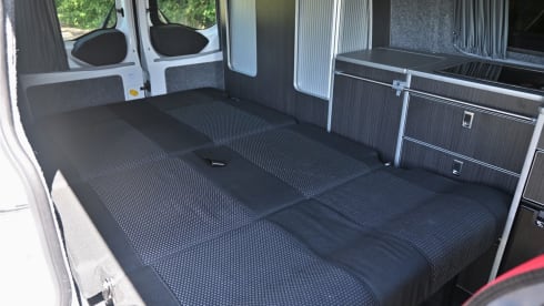 2p 131PK Ford buscamper uit 2017