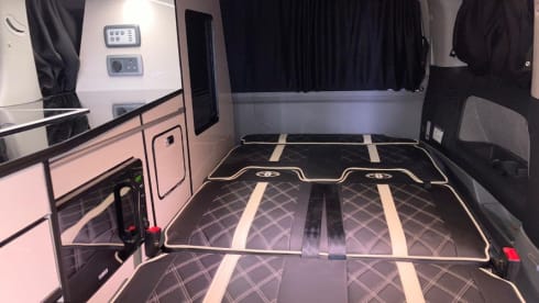 Luxuriöser Toyota Alphard Campervan